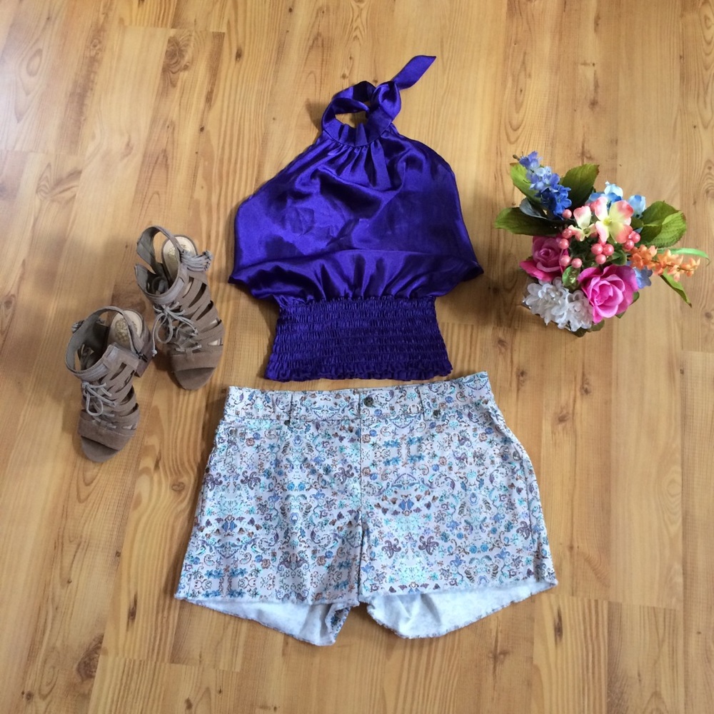 NWT!!! Floral stretchy shorts. Size Medium.